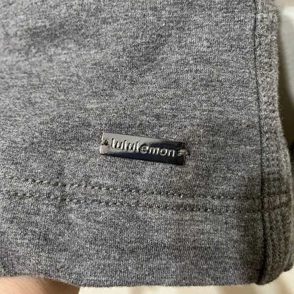 ❄️ ⛄️ Lululemon Savasana Wrap Charcoal Grey Strata Stripe Lined Sz 4 Thumbholes - Picture 4 of 9